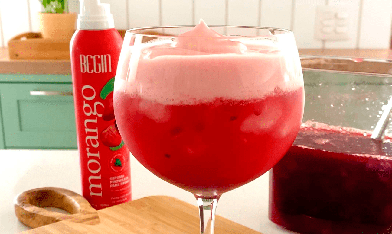 Gin com frutas vermelhas